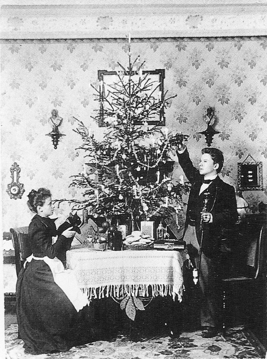 Новогодний стол был символом достатка