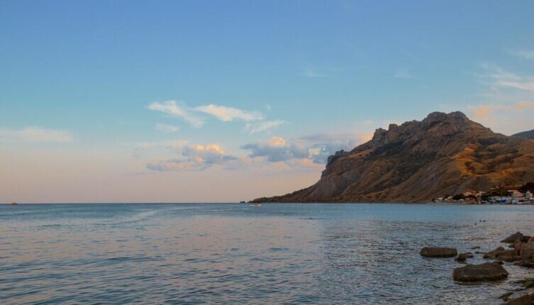    Курорты Крыма. Чем привлекает Коктебель? Фото: Yana Gorbunova on Unsplash