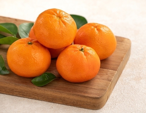 В мусорку "улетает" все самое полезное: профессор ответил, как нужно есть мандарины