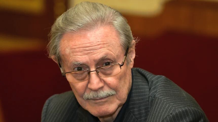 Актриса работала в театре, где худроком был Юрий Соломин