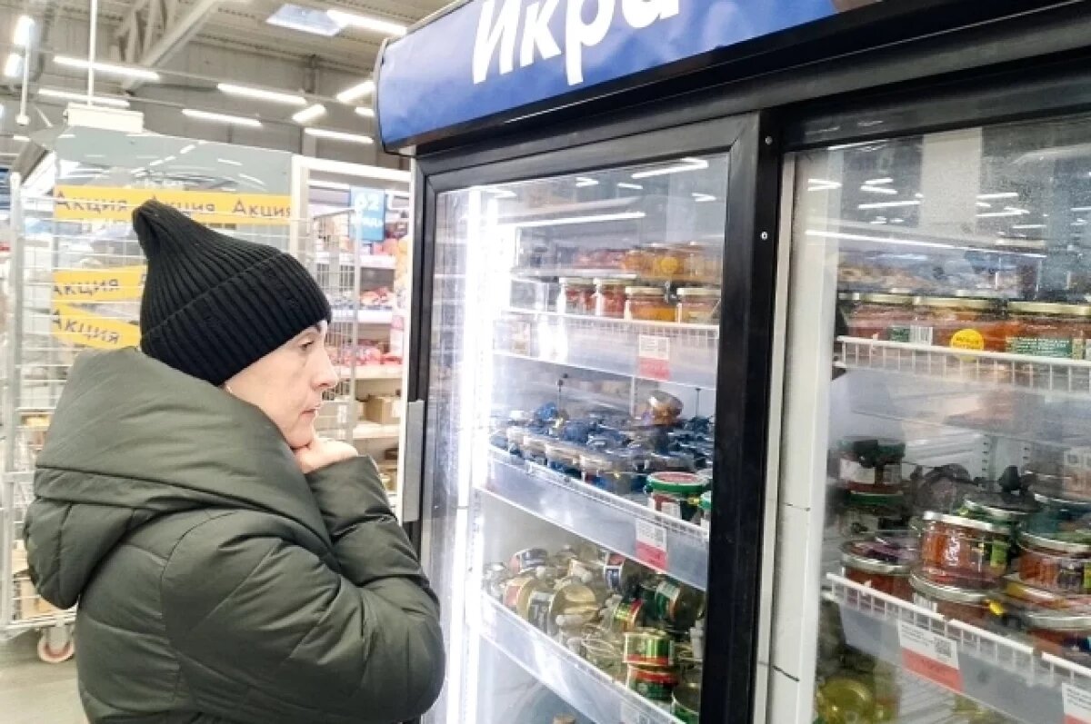    К выбору красной икры к новогоднему столу надо подходить ответственно и обладая знаниями об этом продукте.