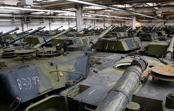 Старая техника на складе