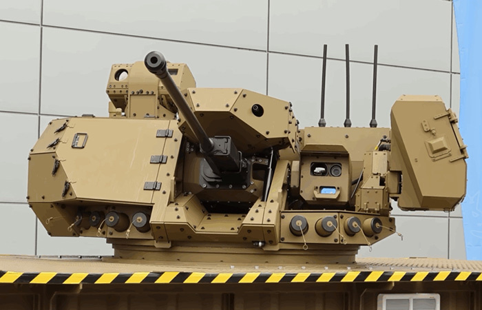 Отличительная черта - многочисленные датчики и системы наблюдения