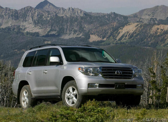 Toyota Land Cruiser 200, статусный и долговечный «японец»