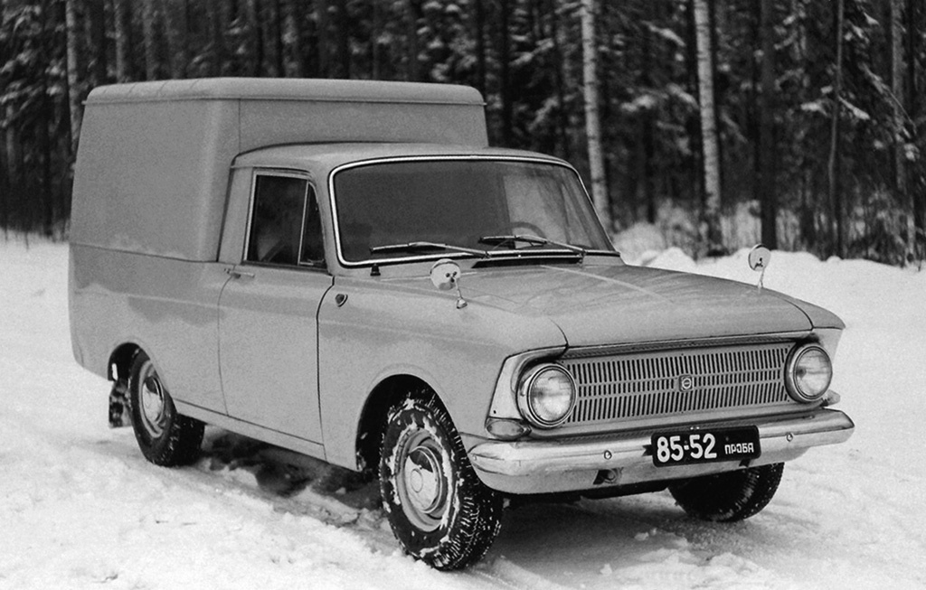 Опытный образец «Каблучка» был построен осенью 1970 года и назывался тогда Иж-1500 Гр, то есть «грузовой с 1,5‑литровым мотором». Боковины кузова пока гладкие