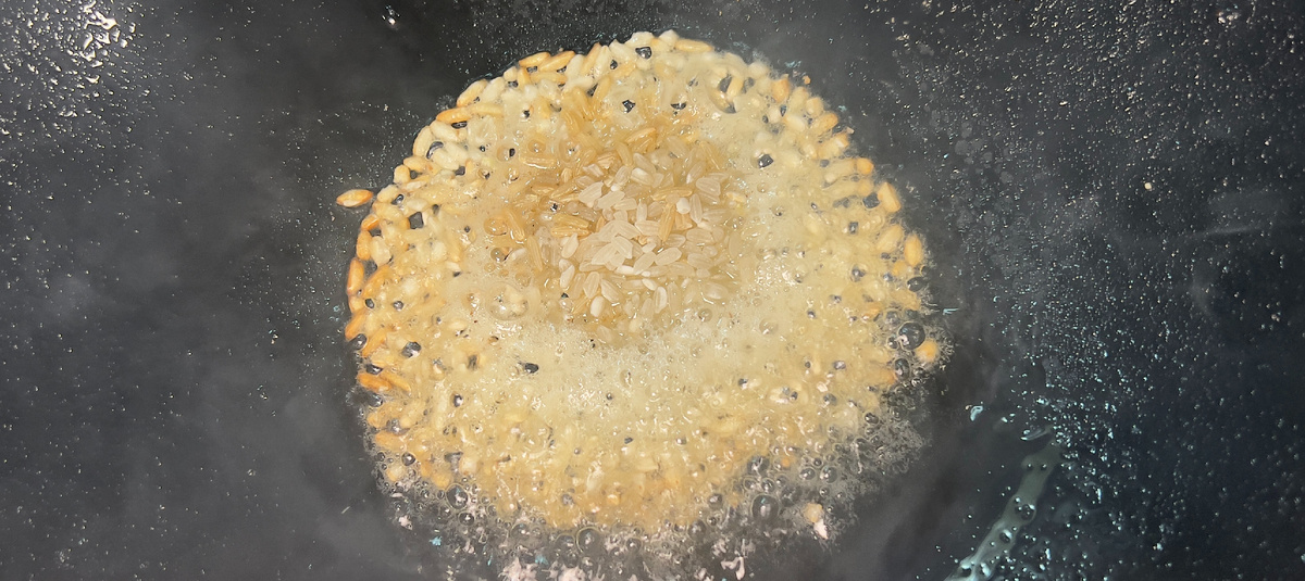 процесс жарки риса