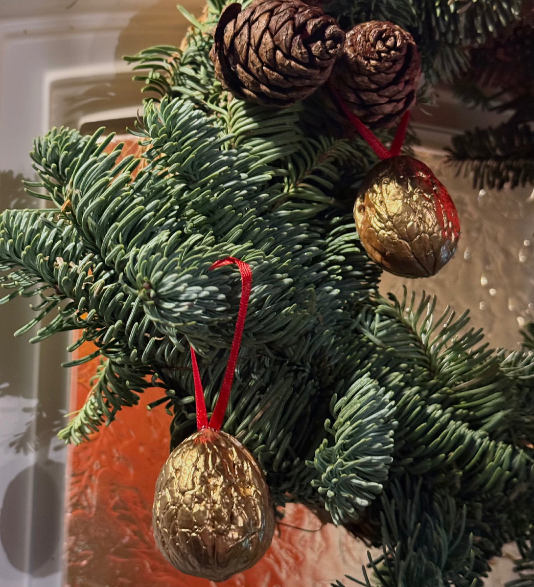 Украшения своими руками с предсказаниями. Фотография из личного архива. 