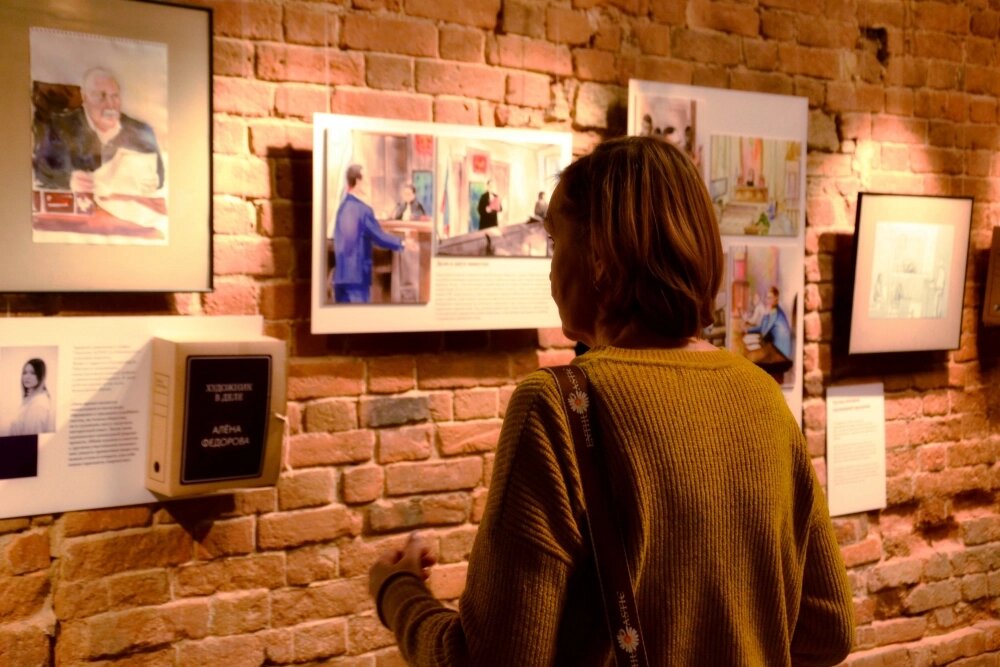    Рисунки передают атмосферу и эмоции, которые возникали во время судебного процесса, поэтому их хочется рассматривать. Фото: «АиФ-Урал»/ Дарья Попович