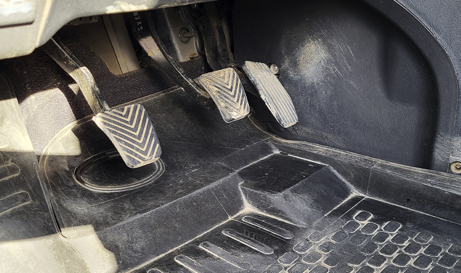 Простой способ прокачать тормоза без помощника: работает на все 100 процентов, если учесть один нюанс