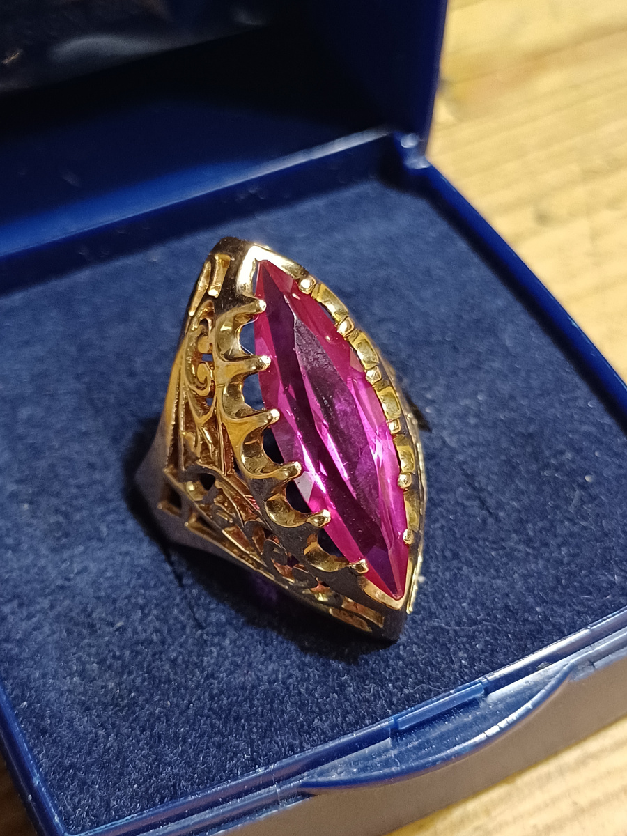 Кольцо "Маркиз" СССР, конец 70-х начало 80-х. Подарок маме от папы. Фото автора.