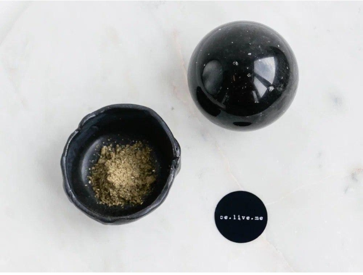 Шар из индонезийского обсидиана в наборе 