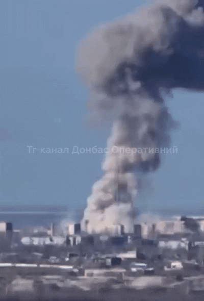    Что-то очень мощное прилетело по ВСУ в Константиновке. Видео: "Донбасс Оперативный"