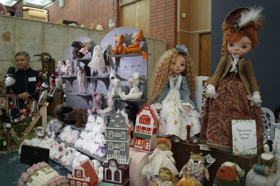    Выставка стала теплой предновогодней традицией. Светлана МАКОВЕЕВА