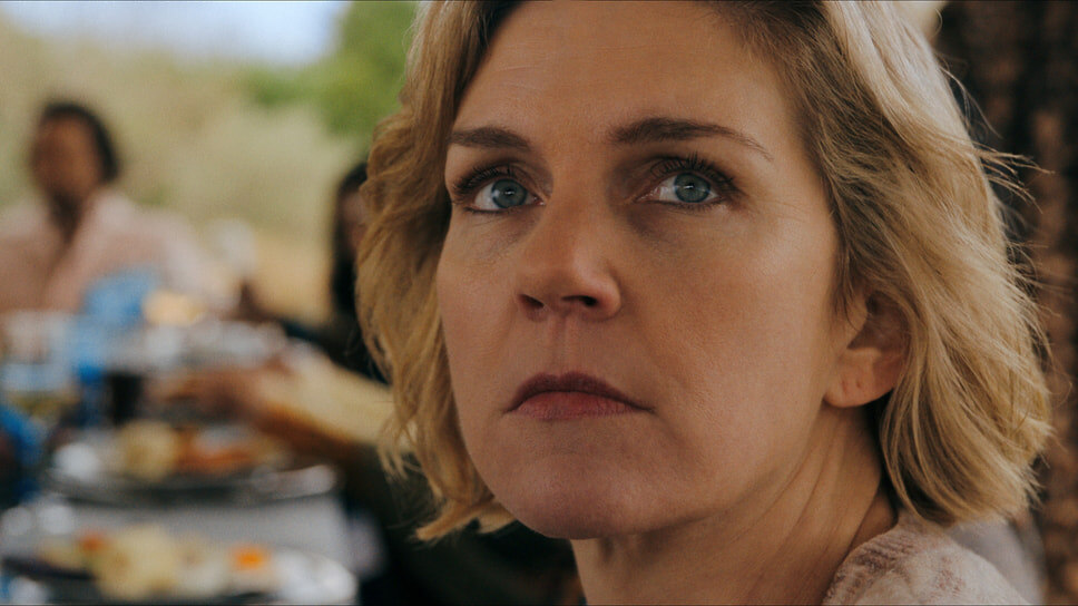 Кадр из сериала «Одна из многих», режиссеры Винс Гиллиган, Гордон Смит и другие, 2025.📷Фото: Apple TV+