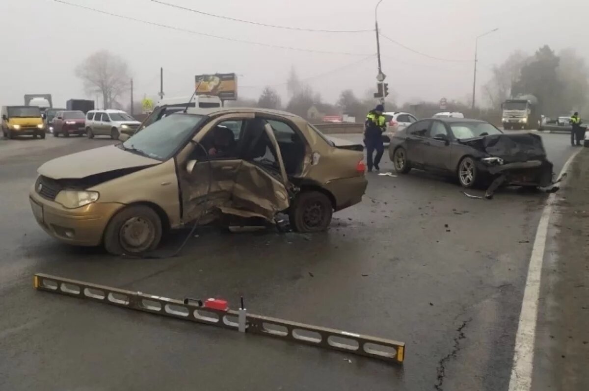    FIAT Albea и BMW 318 столкнулись на брянском участке трассы Р-120