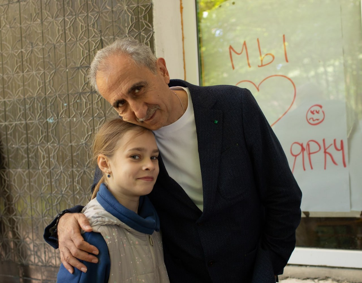 Алексей Бабаянц с девочкой