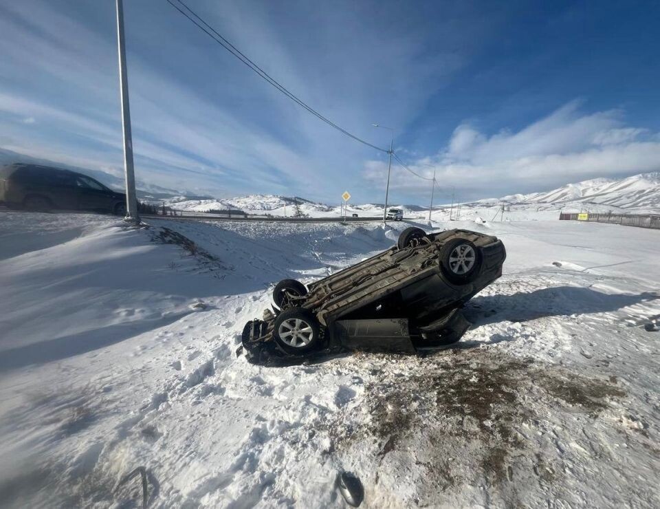    ДТП с "перевертышем" вблизи села Курай. Источник: МВД по Республике Алтай