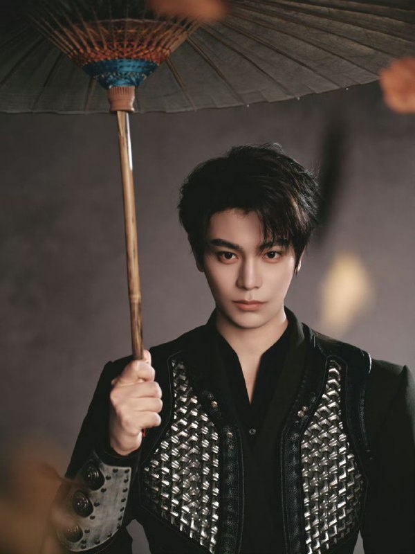 Дин Юйси. Смотрите галерею...