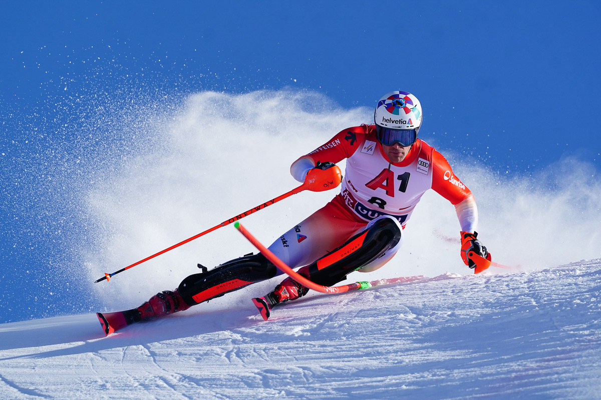   Даниэль Юль из Швейцарии спускается по трассе во время мужского слалома на этапе Кубка мира по горнолыжному спорту в Гургле, Австрия 
Pier Marco Tacca / AP
