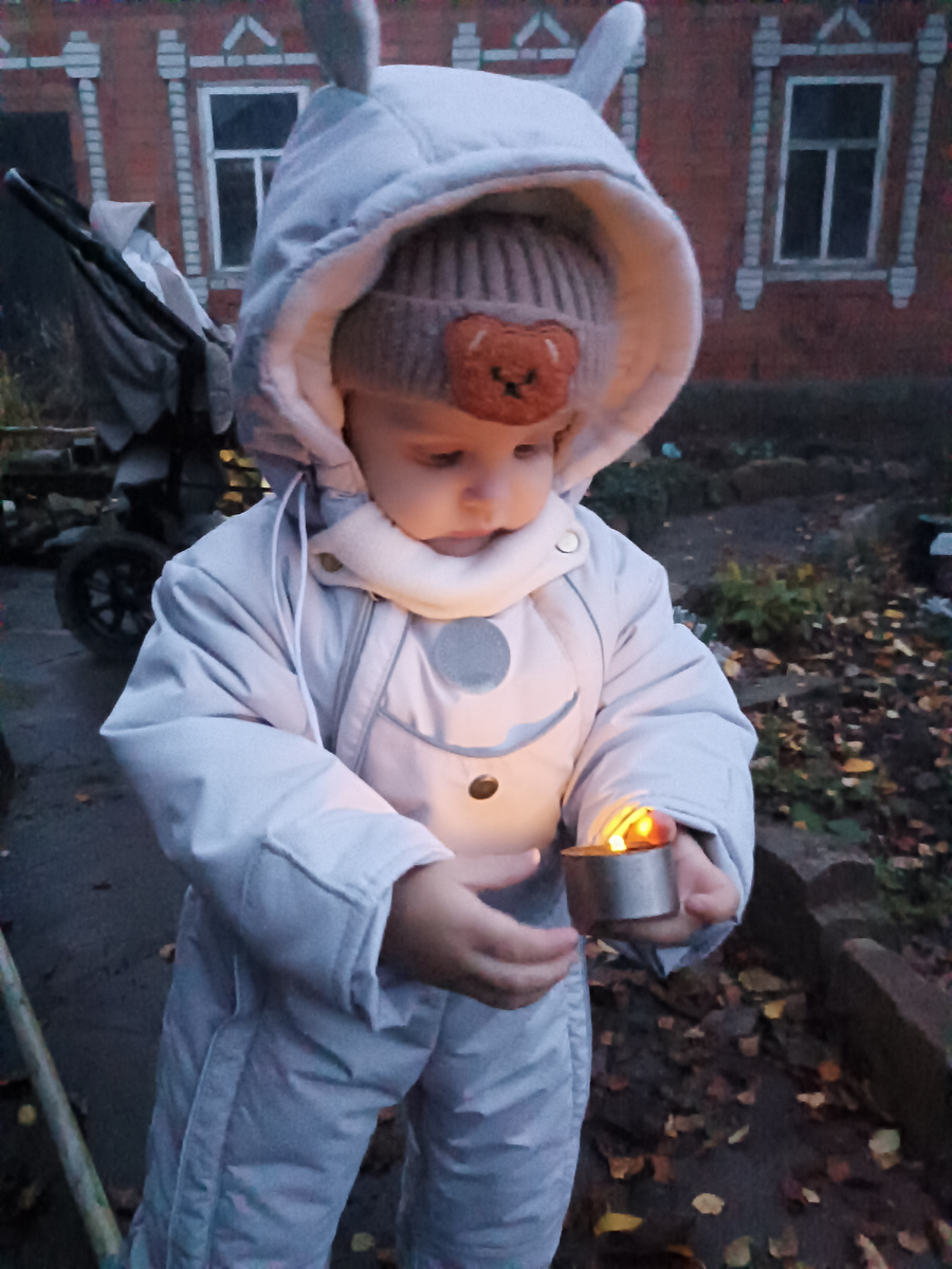 Пока погода хорошая, всё равно гуляем