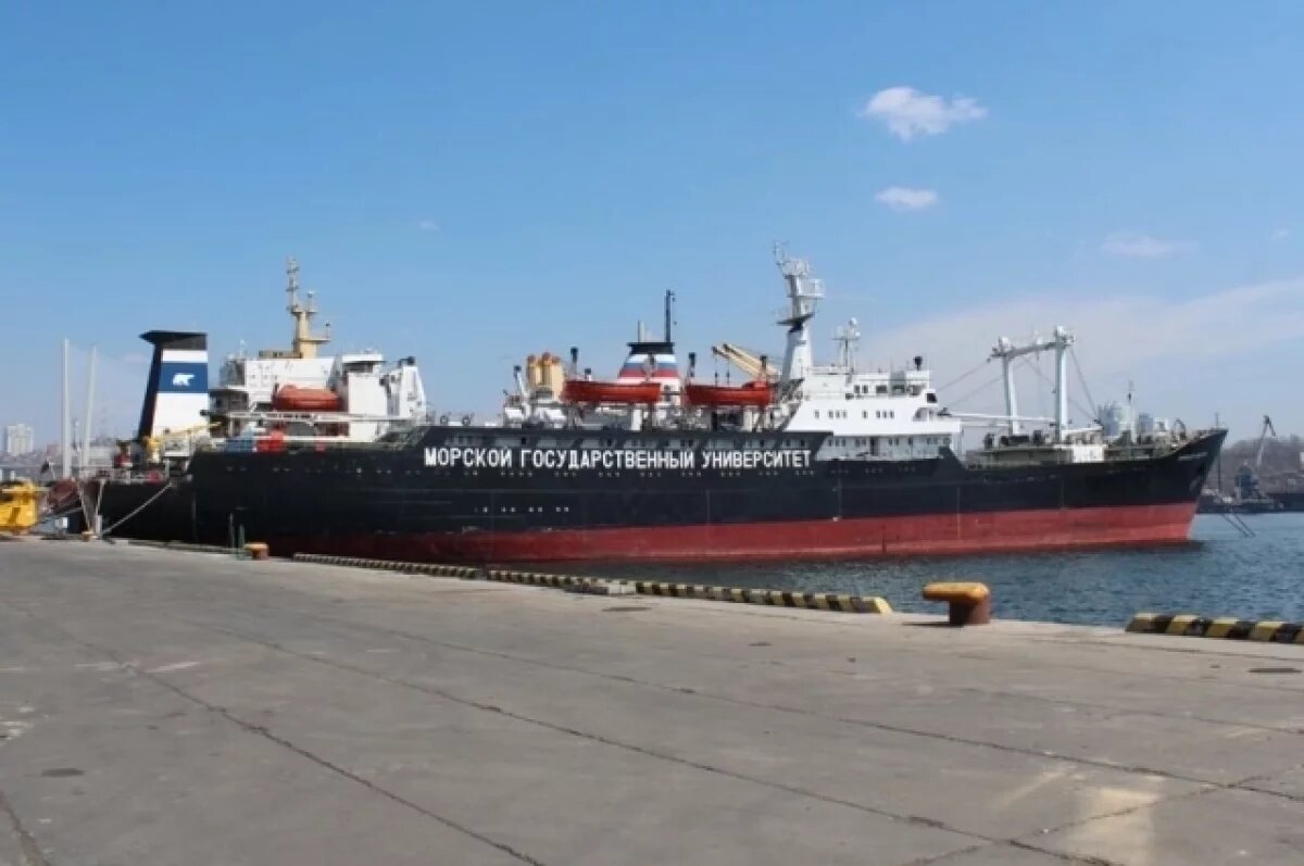    Учебное судно «Профессор Хлюстин» во Владивостоке отправили на продажу