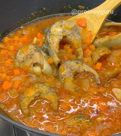 Скумбрия в овощах — быстро, вкусно, недорого