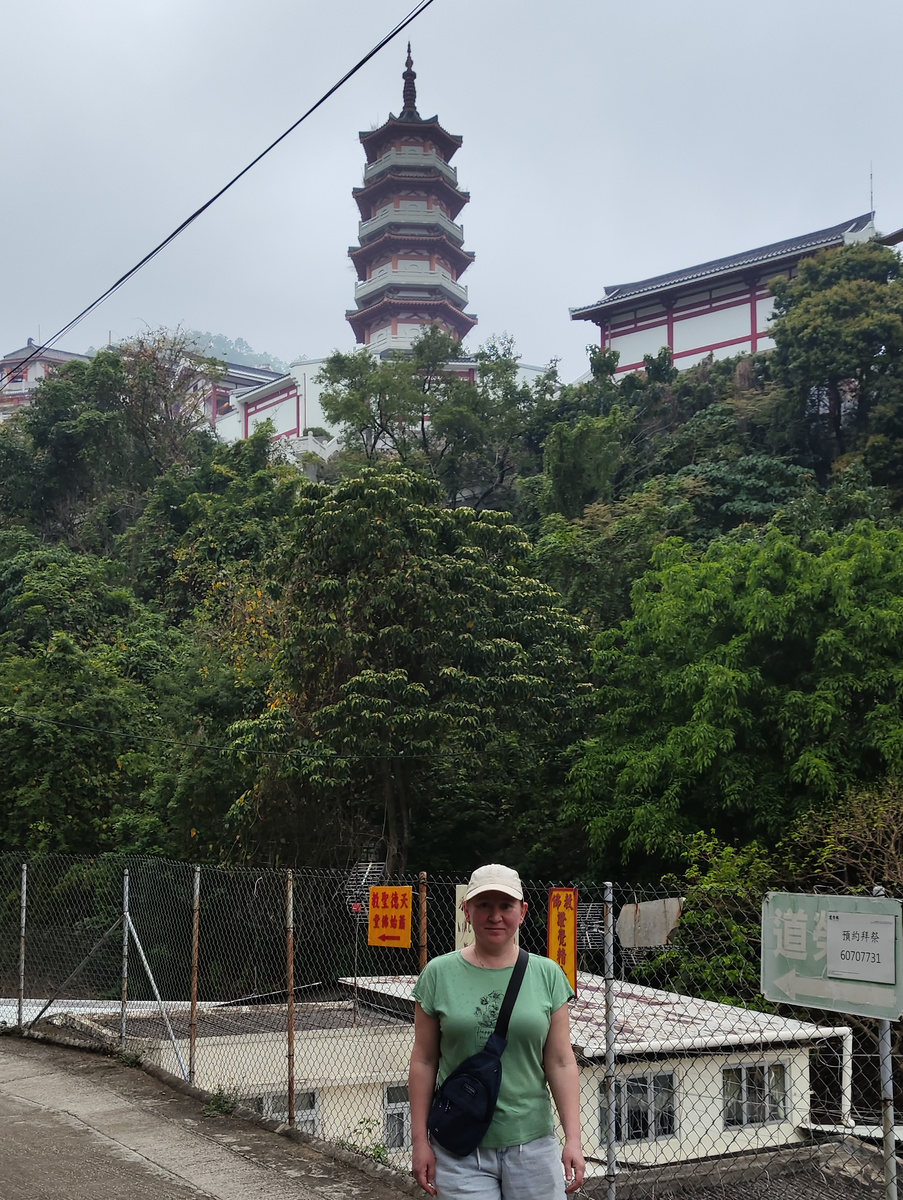 Подъем к монастырю 10 000 будд