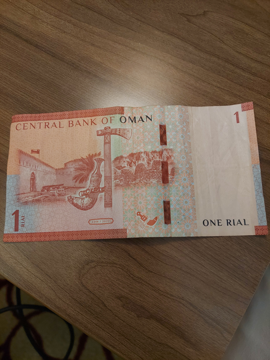 1 оманский риал