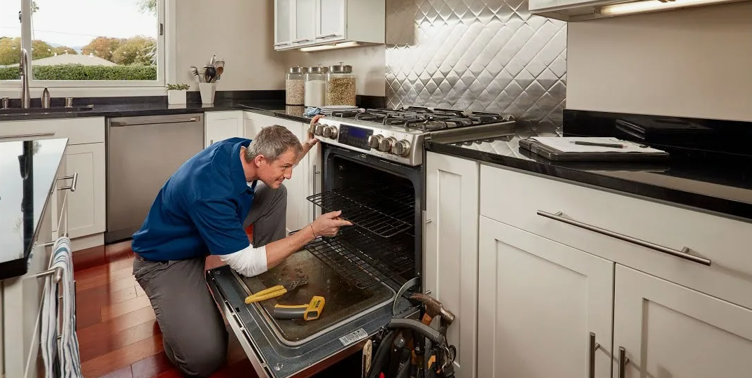 Ремонт и частые поломки духовок: когда справиться самому, а когда звонить мастеру