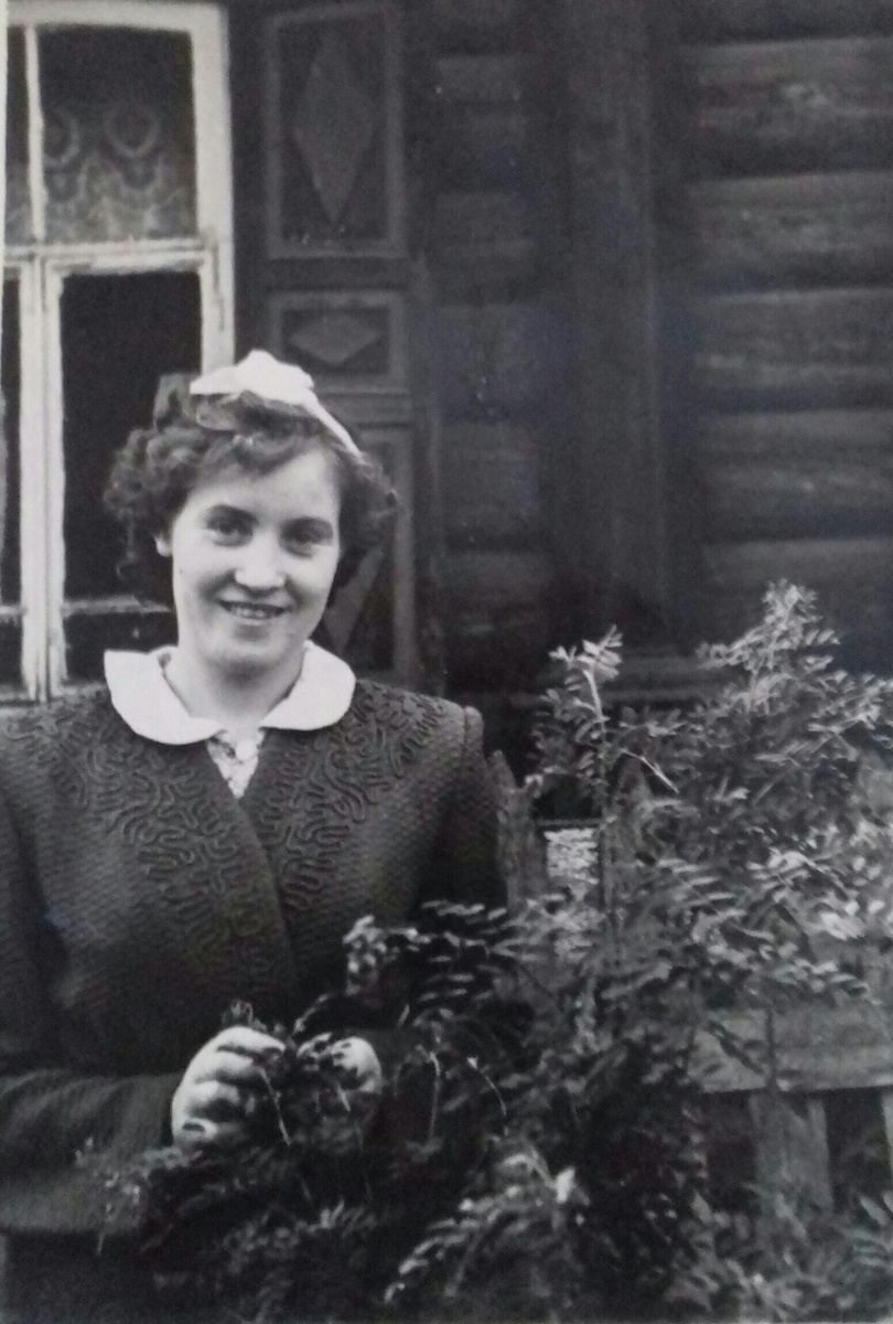 моя мама в молодости.