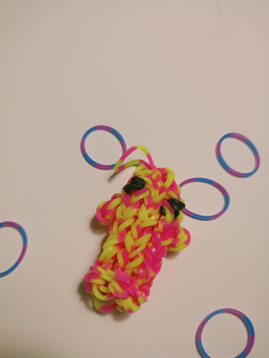 Для него примерно я израсходовала сто резиночек. Мне это привидение понравилось. Плетётся оно очень легко. Я думаю для начинающих тоже подойдёт .Ну и конечно как обычно я выставлю это привидение на мой канал как его плести тоже посмотрите и оцените .Думаю у вас получится! 