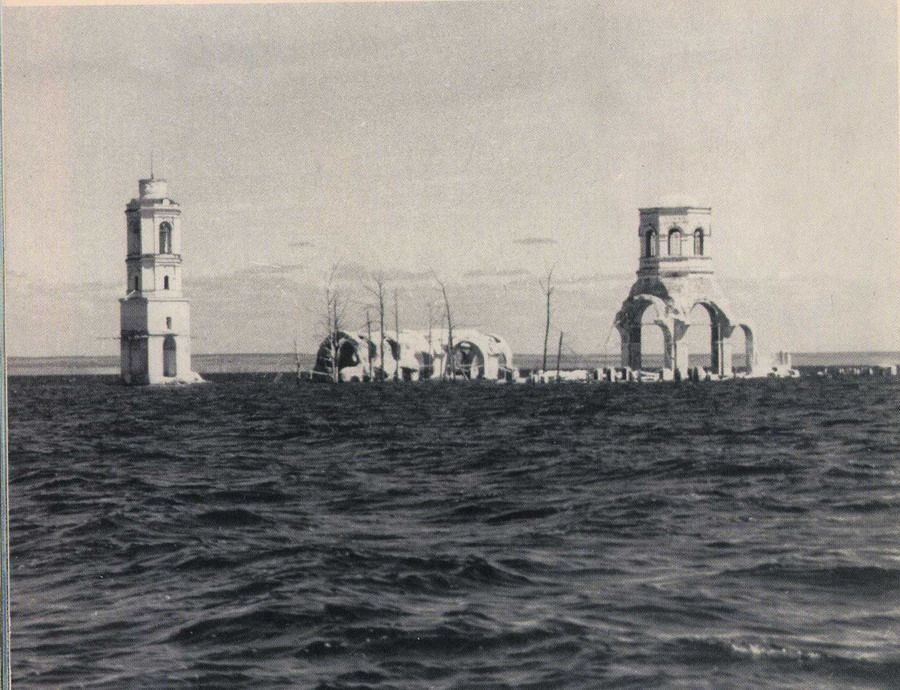 Леушинский Иоанно-Предтеченский монастырь вблизи Мологи во время затопления