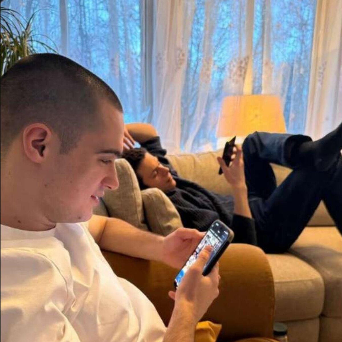    Сыновья Анны Михалковой зашли пообщаться. соцсети