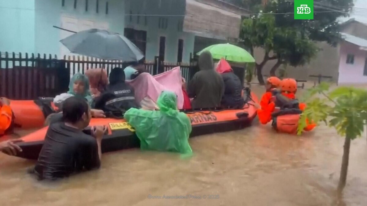    Разрушительное наводнение в Индонезии: погибли 34 человека