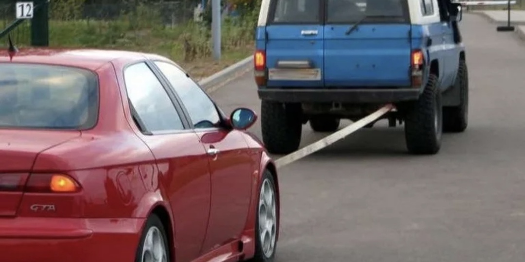 Объясняю: опасно ли буксировать автомобиль с АКПП и брать им на буксир