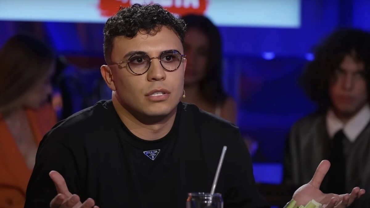 Subo (настоящее имя — Субхан Мамедов) — блогер, известный пранками и розыгрышами. 