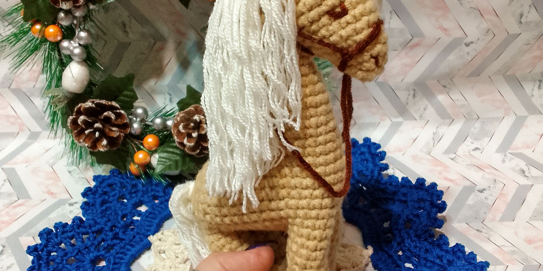Вяжем лошадку малышку крючком. Подробное описание.