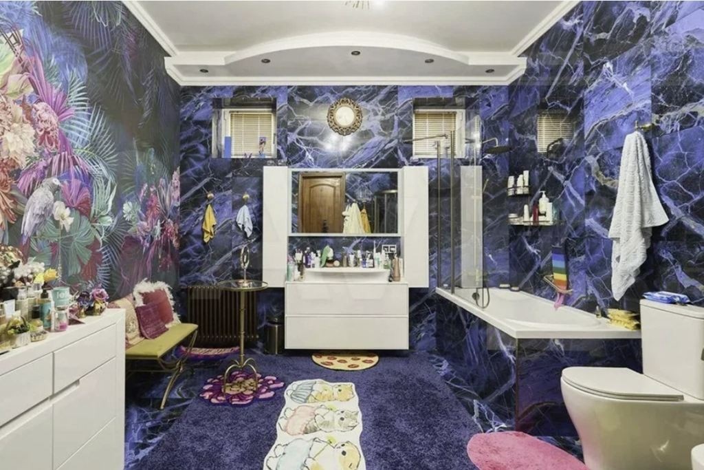 Не знаю та ли квартира на фото. В сети много фото роскошных апартаментов Долиной. Но у неё не одна квартира, так что не поручусь, что это та самая...