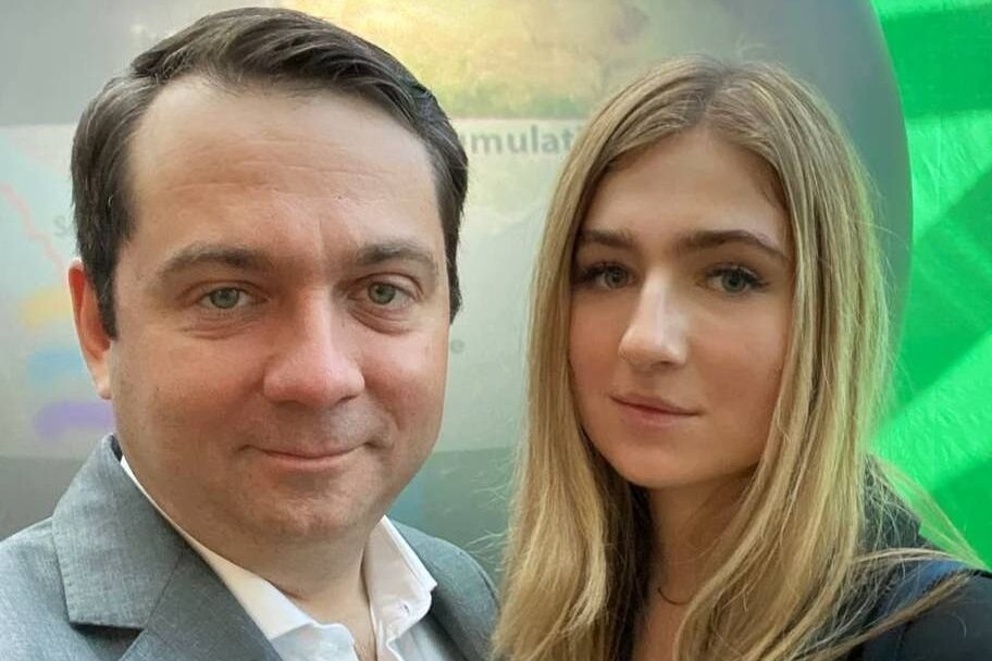     «Моя дочь Лиза стала жертвой мошенников»: выживший после ранения в живот губернатор Андрей Чибис рассказал о новой беде