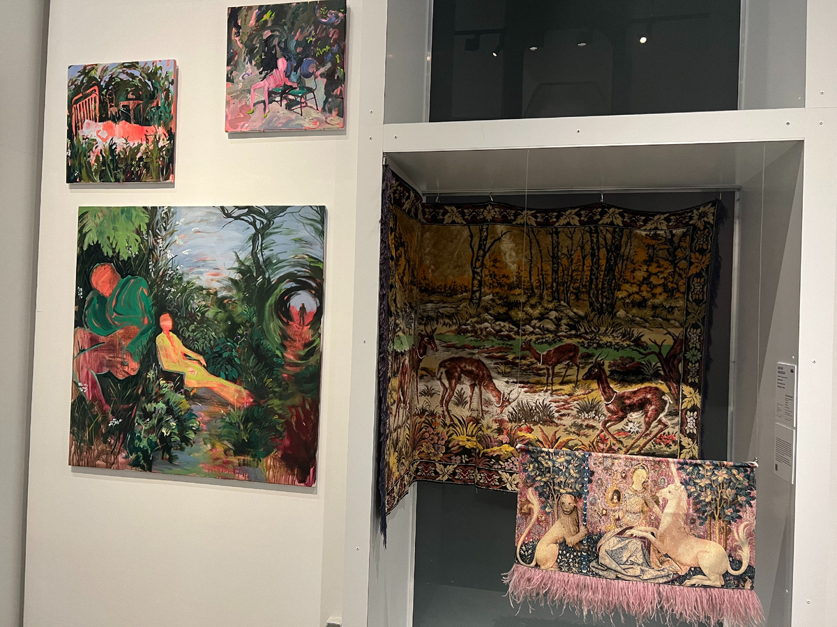 Серия картин Анны Ставиноженко «Сон в летнюю ночь» и гобелены Виктории Шмыговской из серии «...И ковер на стене!» - Шампанское ; Белые воротнички; Однажды в сказке (Школа дизайна НИУ ВШЭ) // Выставка «ВЫПУСК ’25» в «Зарядье», ноябрь 2025