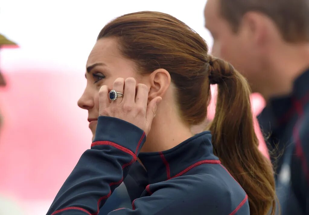 На безымянном пальце Кейт Мидлтон сияют три кольца