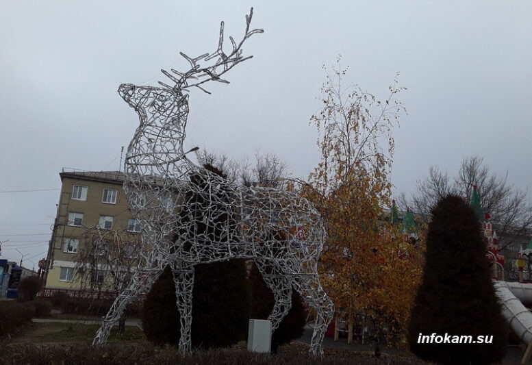    В Камышине появился пятиметровый светодиодный благородный олень