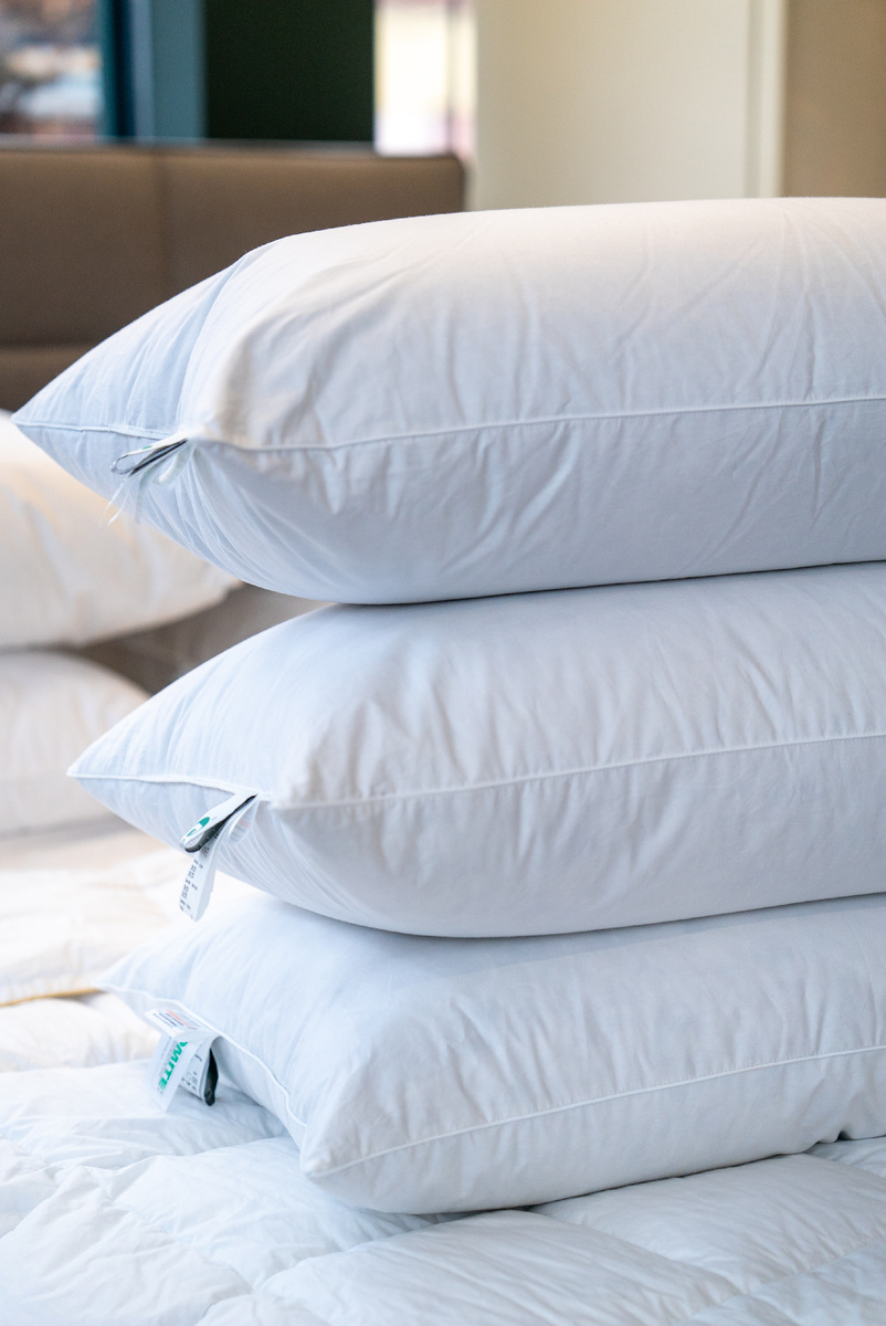 Итальянские пуховые подушки Cinelli Piumini в бутике Монпансье в Тюмени