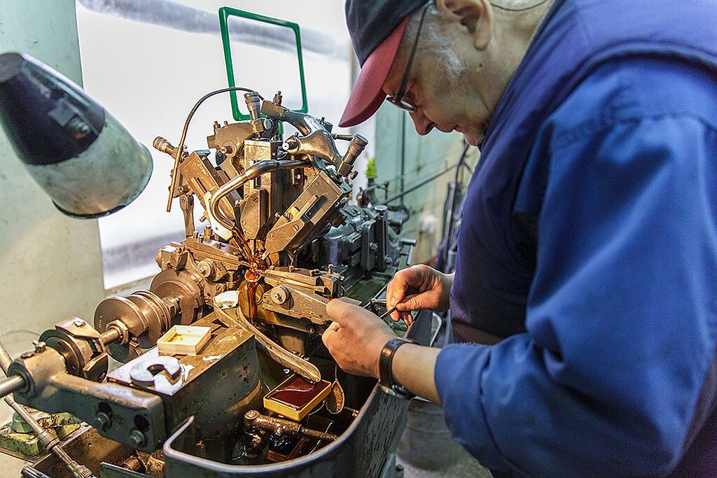 Станок для производства часов. Фото взято с сайта triton52.ru