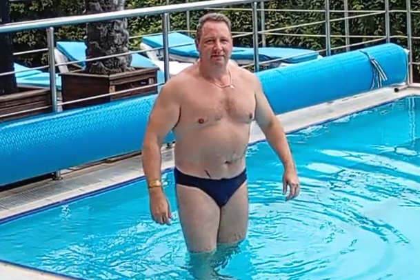 Расплывшиеся грудные мышцы у автАра. Издержки возраста или упущения в тренинге?