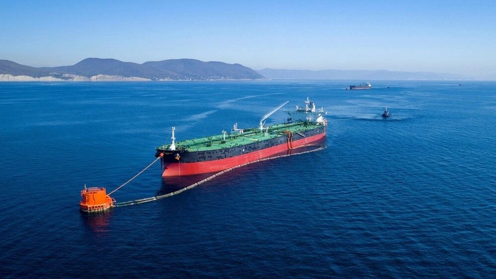    Танкер с сырой нефтью на морском терминале Каспийского трубопроводного консорциума в Южной Озереевке, недалеко от Новороссийска. Фото: youledtayif/Shutterstock/Fotodom