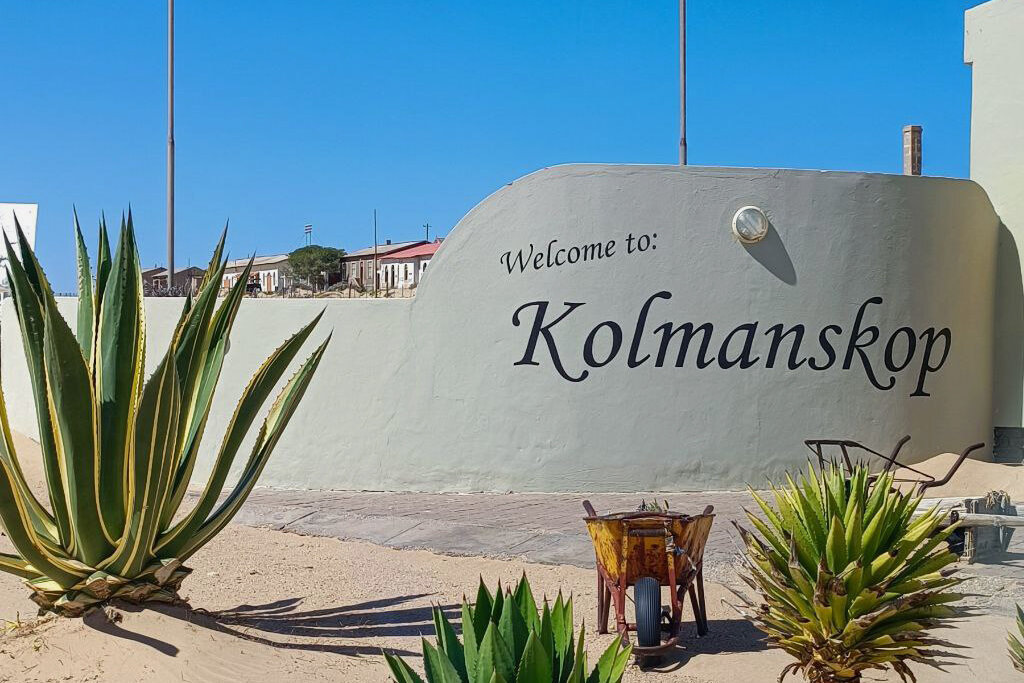 В Колманскопе успели возвести несколько роскошных зданий, среди которых больница, школа, а также театр, служивший культурным центром