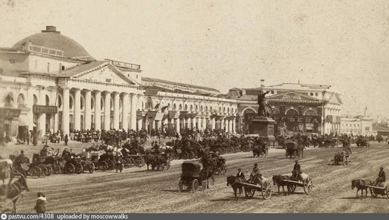 1880-1889, Красная площадь, Верхние торговые ряды (современный ГУМ), Фото из архива проекта moscowwalks.ru, источник: pastvu.com
