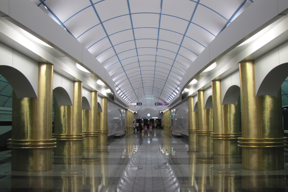 Одна из современных станций — «Международная». Открыта в 2012 году на глубине 65 метров. Фото: No Redeeming Value / Wikimedia