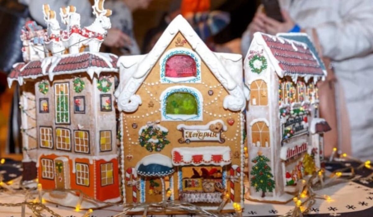     Праздничный ПРЯНИЧНЫЙ город и Галерея пряничного искусства. Источник: mirpryanikaspb.ru Автор фото: Предоставлено Event-компаний "Приправа"